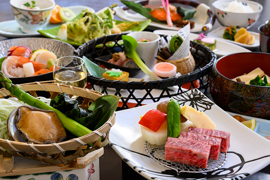 【ヴァルトベルク～the premium】山形が誇る「米沢牛」を贅沢に味わうプレミアムプラン〇やまゆり会席